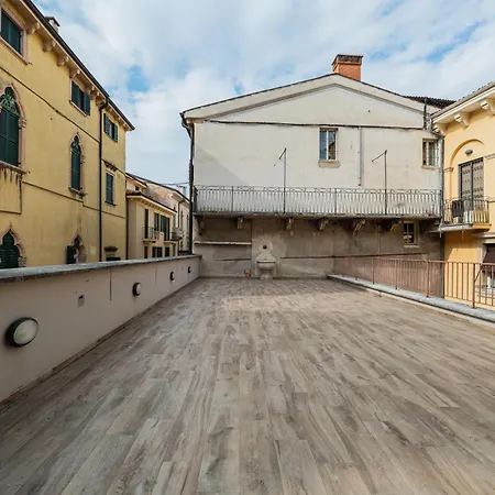 Dimora Catullo - La Terrazza Di Appartement Verona