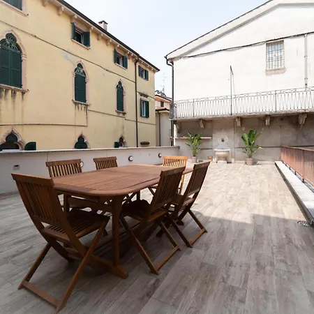 Dimora Catullo - La Terrazza Di Appartement Verona